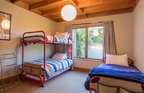 Queenstown Cottage | Evergreen Haven - Queenstown Holiday Home
