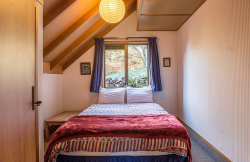 Queenstown Cottage | Evergreen Haven - Queenstown Holiday Home