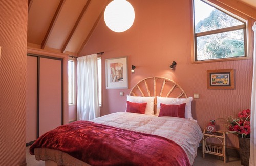 Queenstown Cottage | Evergreen Haven - Queenstown Holiday Home