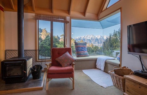 Sunshine Bay House | Evergreen Haven - Queenstown Holiday Home