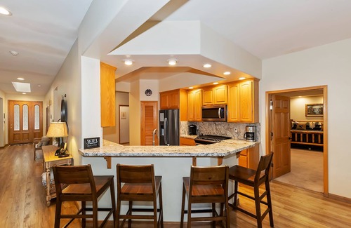 Summit Estates Cabin | Evergreen Retreat by Destination Big Bear: Close to Snow Summit! Pool Table! Fenced Yard! Spa! Single Story!