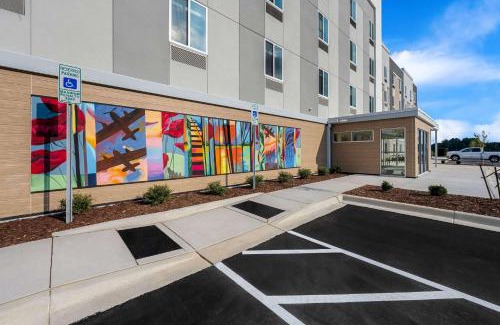 Terry Sanford Hotel | Everhome Suites Fayetteville near Fort Bragg