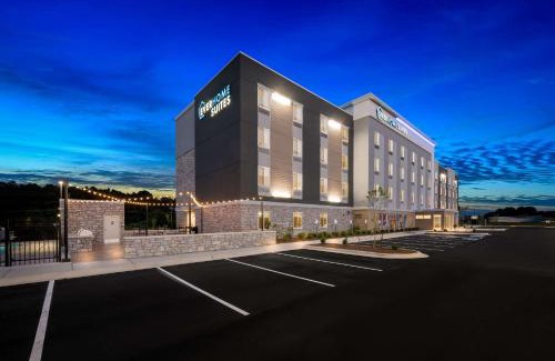 Terry Sanford Hotel | Everhome Suites Fayetteville near Fort Bragg