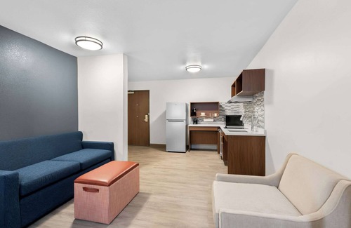 Glendale Hotel | Everhome Suites Glendale Sports Entertainment District