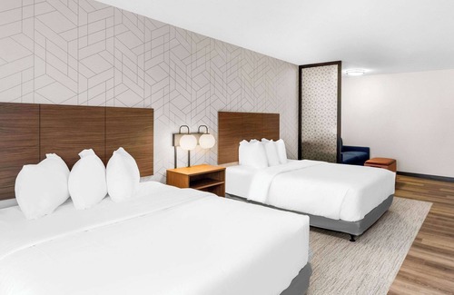 Lexington Hotel | Everhome Suites Lexington - Horse Park