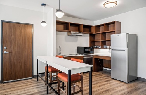South Eliot Hotel | Everhome Suites Portsmouth - Newington