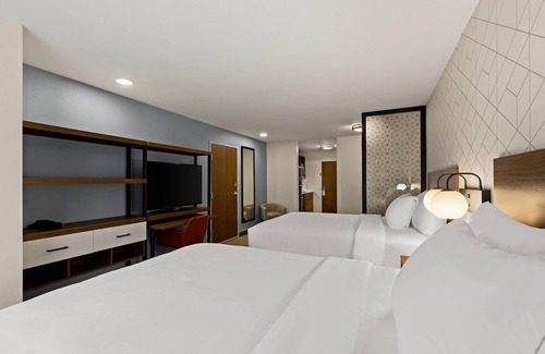 South Eliot Hotel | Everhome Suites Portsmouth - Newington