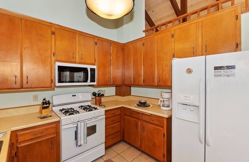 Upper Moonridge Cabin | Everwood Serenity Treehouse on Sled
