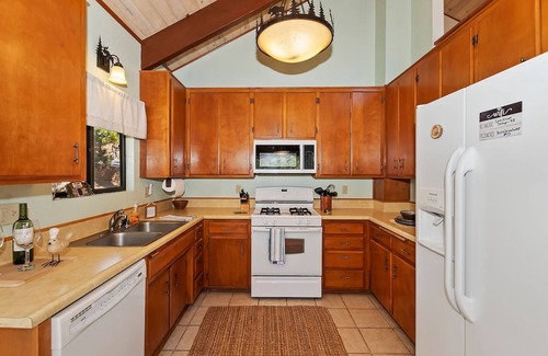 Upper Moonridge Cabin | Everwood Serenity Treehouse on Sled