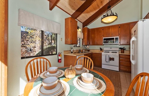 Upper Moonridge Cabin | Everwood Serenity Treehouse on Sled