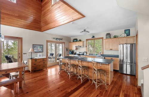 Leesville House | Everybody Loves Nobody's Business