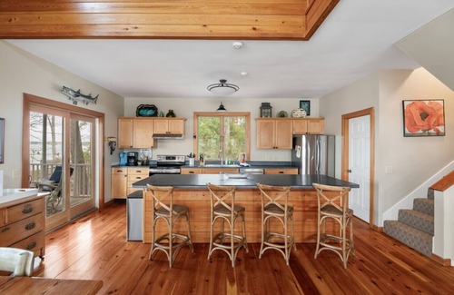Leesville House | Everybody Loves Nobody's Business