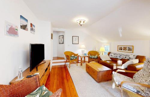 Vineyard Haven Apartment | Everyday is Saturday