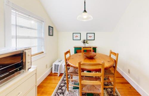 Vineyard Haven Apartment | Everyday is Saturday