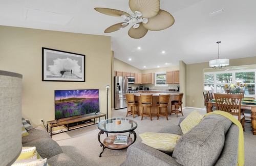 The Villages House | Everything! 3/2, FREE golf & 4-seat cart, Resident passes, pets, Lake Sumter Sq.