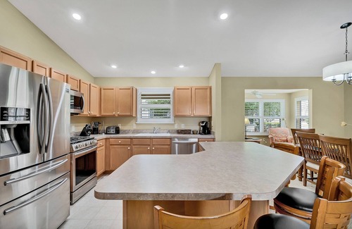 The Villages House | Everything! 3/2, FREE golf & 4-seat cart, Resident passes, pets, Lake Sumter Sq.