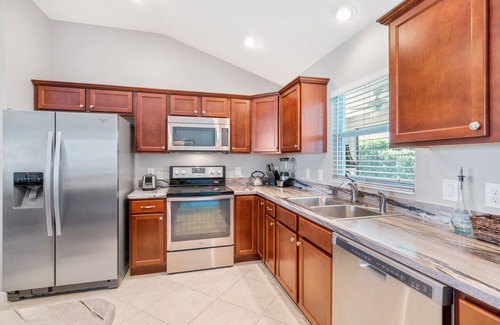 Collier House | Everything! 3/2, FREE golf & 4-seat cart, Resident passes, pets, near Brownwood