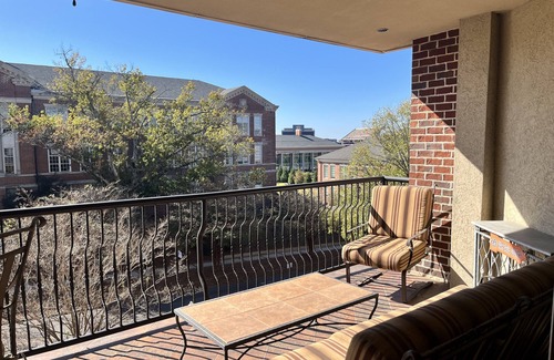 Auburn Condo | Everything Auburn, Location, Location! Views of Jordan Hare and Toomer's Corner!