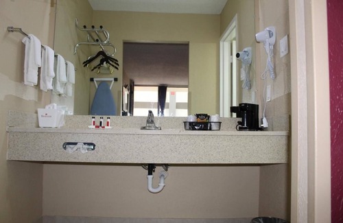 Perry House | Everything You Need For The Perfect Vacation! Comfy Unit, Parking