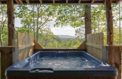 Townsend Cabin | Evie's Mountain Castle: Pet Friendly, Free Attraction Tickets, Hot Tub & Close to Cades Cove