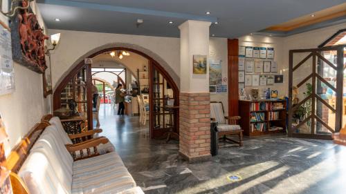Gournai Hotel | Evina Rooms & Suites