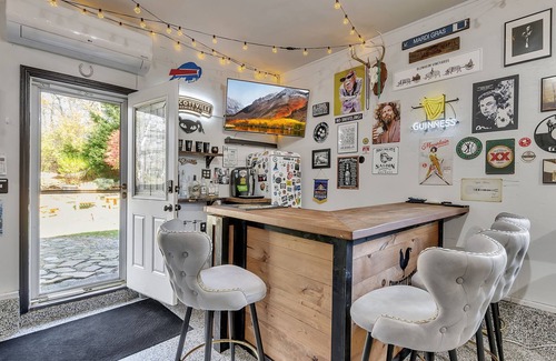 Ellicottville Apartment | EVL Hideaway:game room,hot tub,steps 2 town&trails