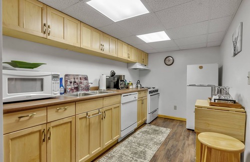 Ellicottville Apartment | EVL Hideaway:game room,hot tub,steps 2 town&trails