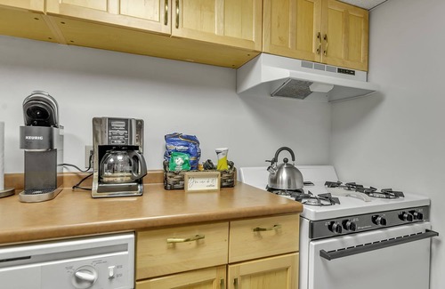 Ellicottville Apartment | EVL Hideaway:game room,hot tub,steps 2 town&trails