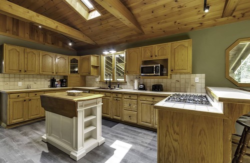 Great Valley Ski Chalet | EVL House w/Pool & Hot Tub, 7 mins to Holiday!