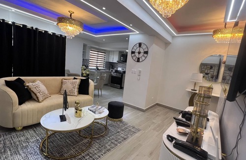 Ensanche Quisqueya Apartment | Excéntrico Apartamento en el Centro de la Ciudad