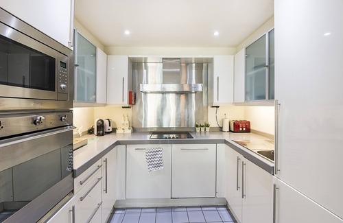 Docklands Apartment | EXCEL EXECUTIVE 2BEDROOMS 2 BATHROOM SLEEPS UP TO 8