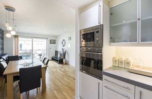 Docklands Apartment | EXCEL EXECUTIVE 2BEDROOMS 2 BATHROOM SLEEPS UP TO 8