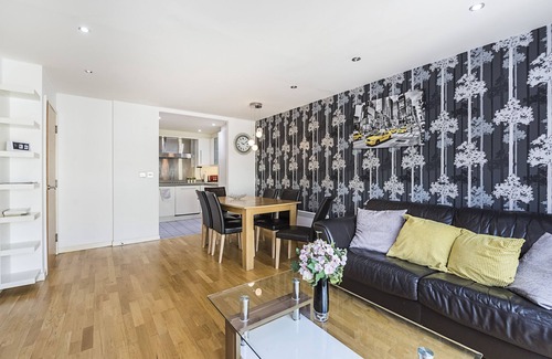 Docklands Apartment | EXCEL EXECUTIVE 2BEDROOMS 2 BATHROOM SLEEPS UP TO 8