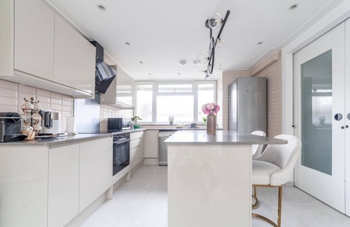 Elephant and Castle Apartment | Excellent 3-Bed Flat In Elephant & Castle