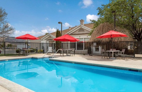 Reno/Tahoe Airport Apartment | Excellent Choice! Unit with Fully-equipped Kitchen and FREE Breakfast!