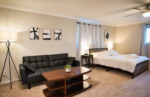 Garland House | EXCELLENT CUISINE area! Located in the heart of Garland.