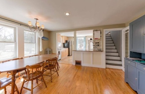 Greilickville House | Excellent locale 3BR 2BA bungalow. Near dwtn Traverse City, Wineries, and Water.