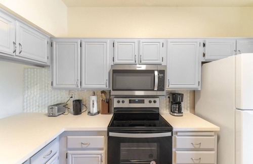 Oak Park House | Excellent Thousand Oaks 2BR, near Shopping, Dining & Bars, by Blueground