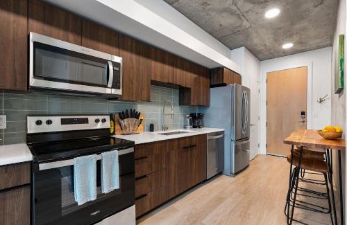 Rio Grande Apartment | Exceptional 1BD BA-PoolHotTubGymParking- Downtown!