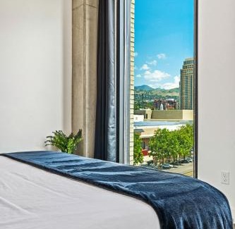 Rio Grande Apartment | Exceptional 1BD BA-PoolHotTubGymParking- Downtown!