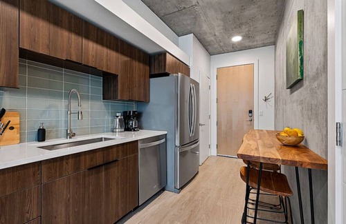 Rio Grande Apartment | Exceptional 1BD/BA-PoolHotTubGymParking- Downtown!