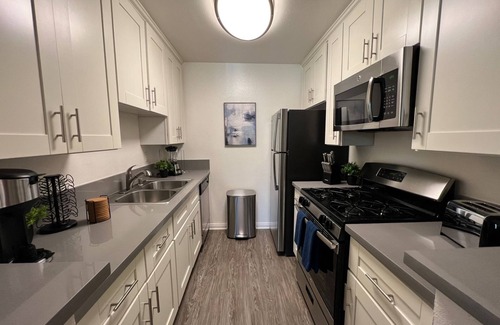 Little Armenia House | Exceptional 2-bedroom with WiFi, 3 beds, and AC in the heart of Hollywood