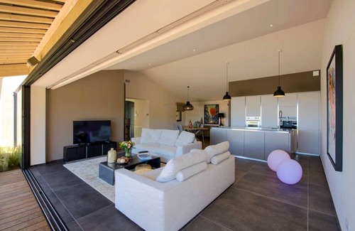 Ollioules House | Exceptional air-conditioned house, swimming pool in Ollioules, Var, near Sanary-sur-Mer.