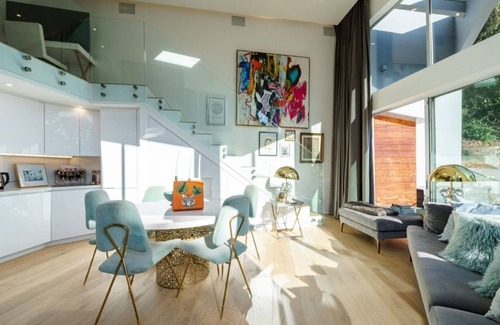 Beachwood Canyon Villa | Exceptional Architectural Home in Hollywood Hills