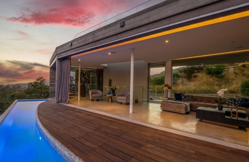 Beachwood Canyon Villa | Exceptional Architectural Home in Hollywood Hills