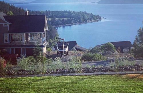 Central Okanagan House | Exceptional Boutique Cottage with Incredible Lake View