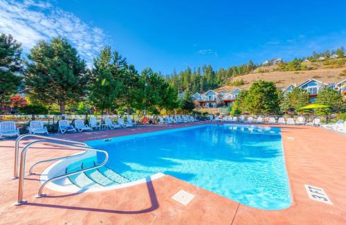Central Okanagan House | Exceptional Boutique Cottage with Incredible Lake View