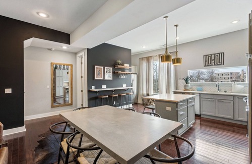 Chestnut Hill House | Exceptional Home in Trendy Chestnut Hill Near 12th South, Broadway, East Nashville, Gulch!