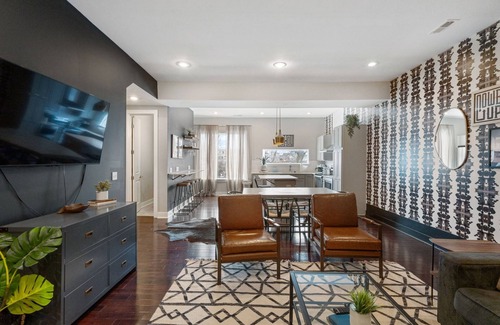 Chestnut Hill House | Exceptional Home in Trendy Chestnut Hill Near 12th South, Broadway, East Nashville, Gulch!