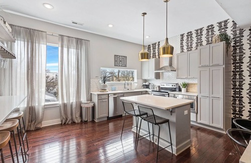Chestnut Hill House | Exceptional Home in Trendy Chestnut Hill Near 12th South, Broadway, East Nashville, Gulch!